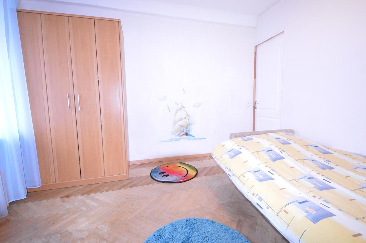 Guest House Otradny For 3 Rooms Киев Екстериор снимка